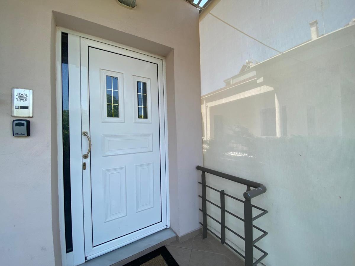 Cozy And Quiet Mini City Apartment Trikala  Exterior foto